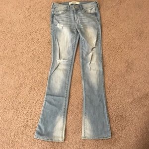 ABERCROMBIE DISTRESSED JEANS
